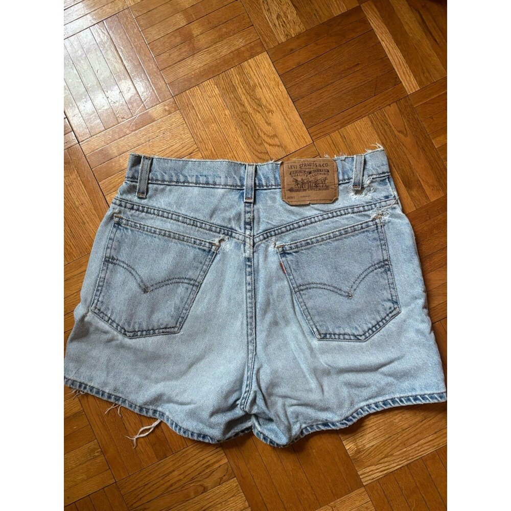 VINTAGE Levi’s 505 Women’s Light Wash Denim Cut Off Shorts